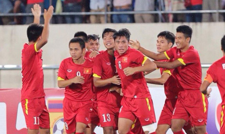 Các cầu thủ U19 Việt Nam sẽ đụng U19 Thái Lan ở chung kết.